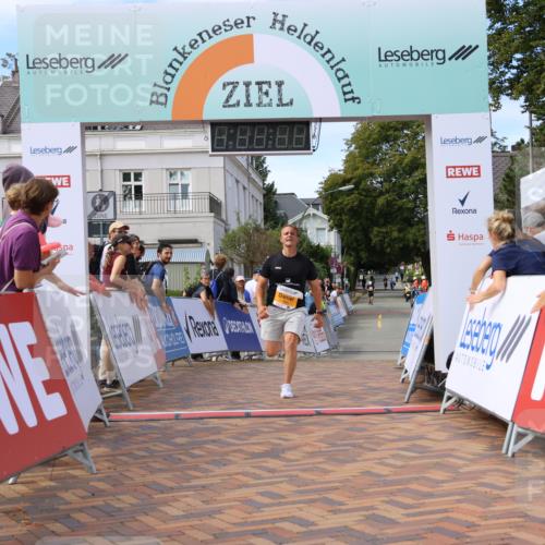 31.08.2025 - 21. Blankeneser Heldenlauf Strokosch-Dieckow http://msf.ph/oto/8702280 31.08.2025 13:40:42 Ziel 5765 meine-sportfotos.de