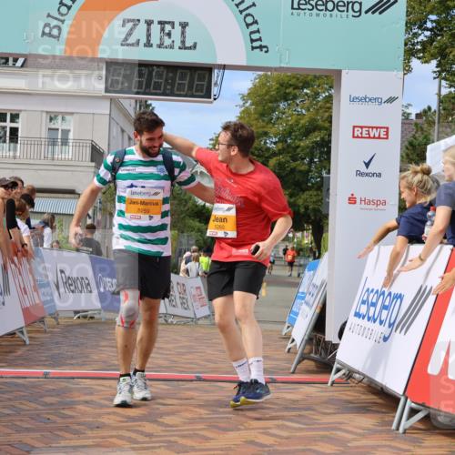 31.08.2025 - 21. Blankeneser Heldenlauf Strokosch-Dieckow http://msf.ph/oto/8702542 31.08.2025 13:32:51 Ziel 5259, 5260 meine-sportfotos.de