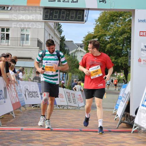 31.08.2025 - 21. Blankeneser Heldenlauf Strokosch-Dieckow http://msf.ph/oto/8702545 31.08.2025 13:32:50 Ziel 5259, 5260 meine-sportfotos.de