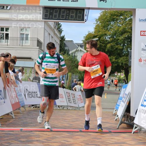 31.08.2025 - 21. Blankeneser Heldenlauf Strokosch-Dieckow http://msf.ph/oto/8702546 31.08.2025 13:32:50 Ziel 5259, 5260 meine-sportfotos.de