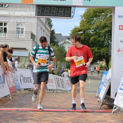31.08.2025 - 21. Blankeneser Heldenlauf Strokosch-Dieckow http://msf.ph/oto/8702547 31.08.2025 13:32:50 Ziel 5259, 5260 meine-sportfotos.de