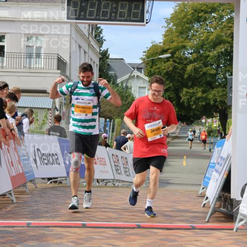 31.08.2025 - 21. Blankeneser Heldenlauf Strokosch-Dieckow http://msf.ph/oto/8702550 31.08.2025 13:32:50 Ziel 5259, 5260 meine-sportfotos.de