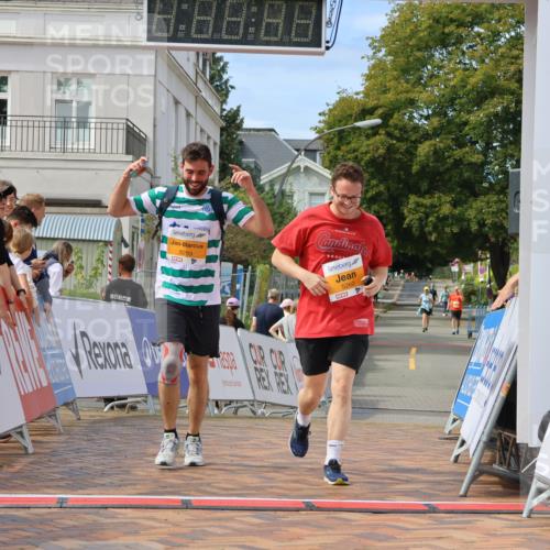 31.08.2025 - 21. Blankeneser Heldenlauf Strokosch-Dieckow http://msf.ph/oto/8702551 31.08.2025 13:32:50 Ziel 5259, 5260 meine-sportfotos.de