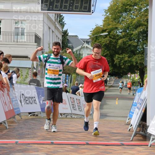 31.08.2025 - 21. Blankeneser Heldenlauf Strokosch-Dieckow http://msf.ph/oto/8702552 31.08.2025 13:32:50 Ziel 5259, 5260 meine-sportfotos.de