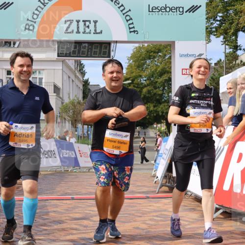 31.08.2025 - 21. Blankeneser Heldenlauf Strokosch-Dieckow http://msf.ph/oto/8702588 31.08.2025 13:29:23 Ziel 5495, 5496, 5494 meine-sportfotos.de