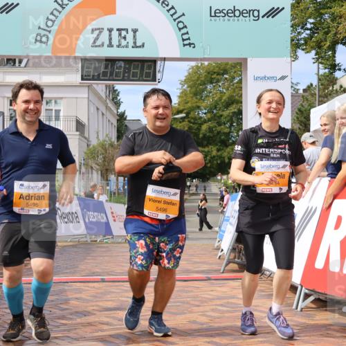 31.08.2025 - 21. Blankeneser Heldenlauf Strokosch-Dieckow http://msf.ph/oto/8702589 31.08.2025 13:29:23 Ziel 5495, 5496, 5494 meine-sportfotos.de