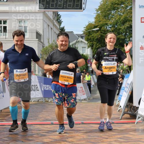 31.08.2025 - 21. Blankeneser Heldenlauf Strokosch-Dieckow http://msf.ph/oto/8702594 31.08.2025 13:29:22 Ziel 5495, 5496, 5494 meine-sportfotos.de