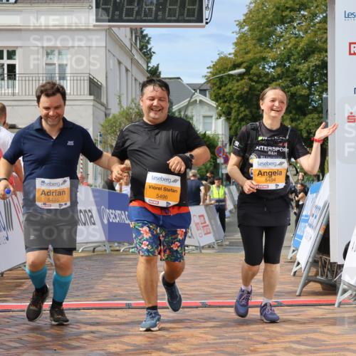 31.08.2025 - 21. Blankeneser Heldenlauf Strokosch-Dieckow http://msf.ph/oto/8702595 31.08.2025 13:29:22 Ziel 5495, 5496, 5494 meine-sportfotos.de