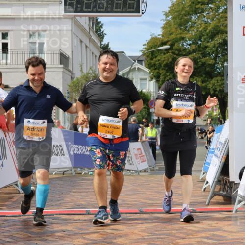 31.08.2025 - 21. Blankeneser Heldenlauf Strokosch-Dieckow http://msf.ph/oto/8702597 31.08.2025 13:29:22 Ziel 5495, 5496, 5494 meine-sportfotos.de