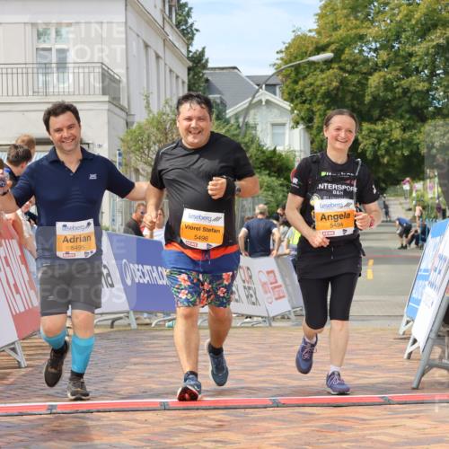 31.08.2025 - 21. Blankeneser Heldenlauf Strokosch-Dieckow http://msf.ph/oto/8702599 31.08.2025 13:29:21 Ziel 5495, 5496, 5494 meine-sportfotos.de