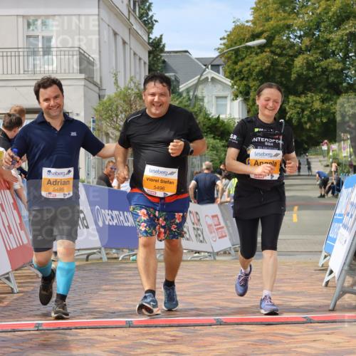 31.08.2025 - 21. Blankeneser Heldenlauf Strokosch-Dieckow http://msf.ph/oto/8702600 31.08.2025 13:29:21 Ziel 5495, 5496, 5494 meine-sportfotos.de