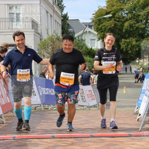 31.08.2025 - 21. Blankeneser Heldenlauf Strokosch-Dieckow http://msf.ph/oto/8702602 31.08.2025 13:29:21 Ziel 5495, 5496, 5494 meine-sportfotos.de