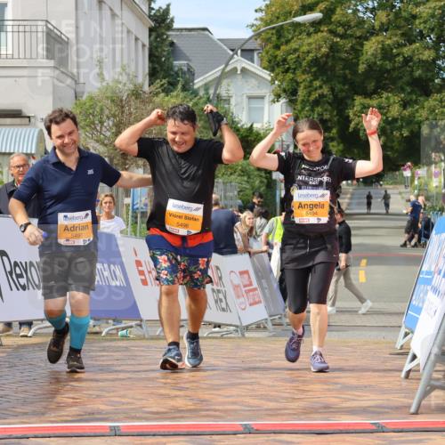 31.08.2025 - 21. Blankeneser Heldenlauf Strokosch-Dieckow http://msf.ph/oto/8702605 31.08.2025 13:29:20 Ziel 5495, 5496, 5494 meine-sportfotos.de