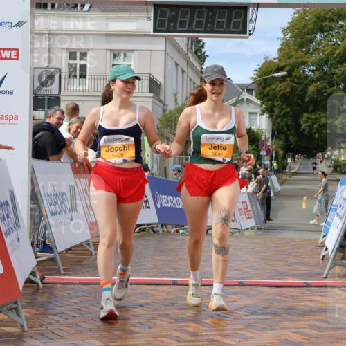 31.08.2025 - 21. Blankeneser Heldenlauf Strokosch-Dieckow http://msf.ph/oto/8702669 31.08.2025 13:25:18 Ziel 5642, 5505, 5241 meine-sportfotos.de