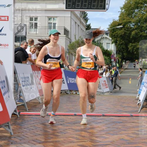 31.08.2025 - 21. Blankeneser Heldenlauf Strokosch-Dieckow http://msf.ph/oto/8702672 31.08.2025 13:25:18 Ziel 5642, 5505, 5241 meine-sportfotos.de