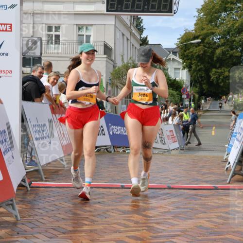 31.08.2025 - 21. Blankeneser Heldenlauf Strokosch-Dieckow http://msf.ph/oto/8702674 31.08.2025 13:25:18 Ziel 5642, 5505, 5241 meine-sportfotos.de