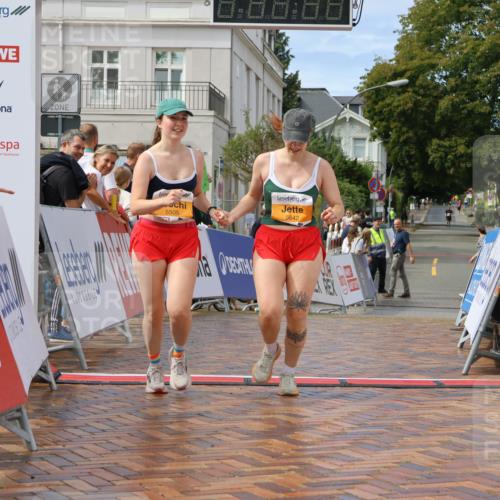 31.08.2025 - 21. Blankeneser Heldenlauf Strokosch-Dieckow http://msf.ph/oto/8702676 31.08.2025 13:25:18 Ziel 5642, 5505, 5241 meine-sportfotos.de