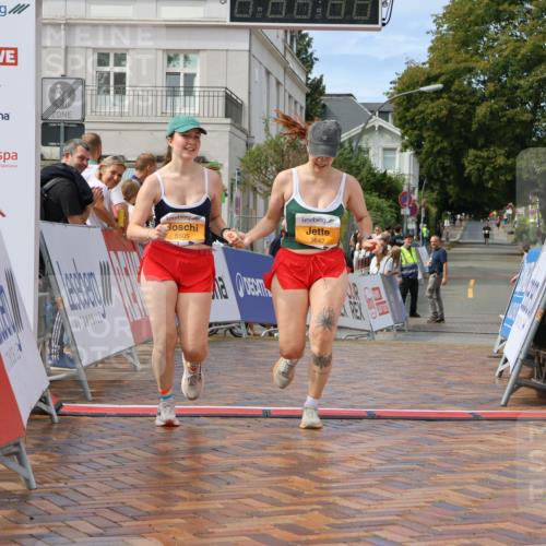 31.08.2025 - 21. Blankeneser Heldenlauf Strokosch-Dieckow http://msf.ph/oto/8702677 31.08.2025 13:25:18 Ziel 5642, 5505, 5241 meine-sportfotos.de