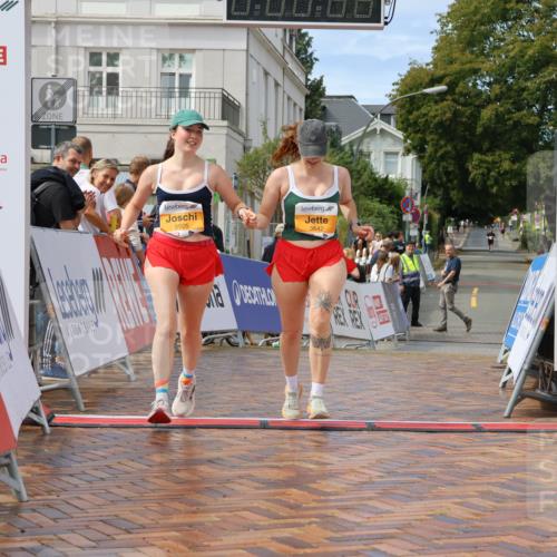 31.08.2025 - 21. Blankeneser Heldenlauf Strokosch-Dieckow http://msf.ph/oto/8702680 31.08.2025 13:25:17 Ziel 5642, 5505, 5241 meine-sportfotos.de