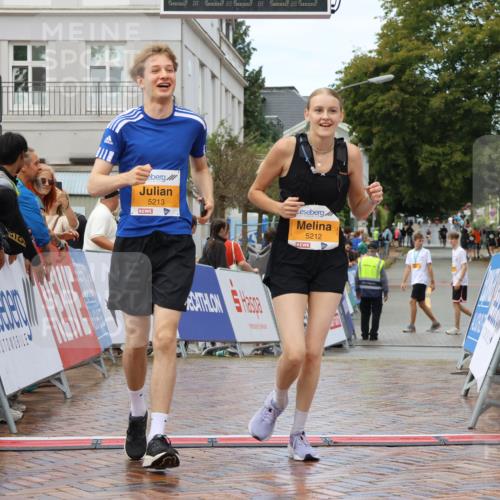 31.08.2025 - 21. Blankeneser Heldenlauf Strokosch-Dieckow http://msf.ph/oto/8702848 31.08.2025 13:17:10 Ziel 5213, 5212 meine-sportfotos.de