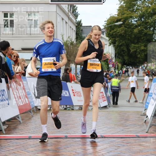 31.08.2025 - 21. Blankeneser Heldenlauf Strokosch-Dieckow http://msf.ph/oto/8702851 31.08.2025 13:17:10 Ziel 5213, 5212 meine-sportfotos.de