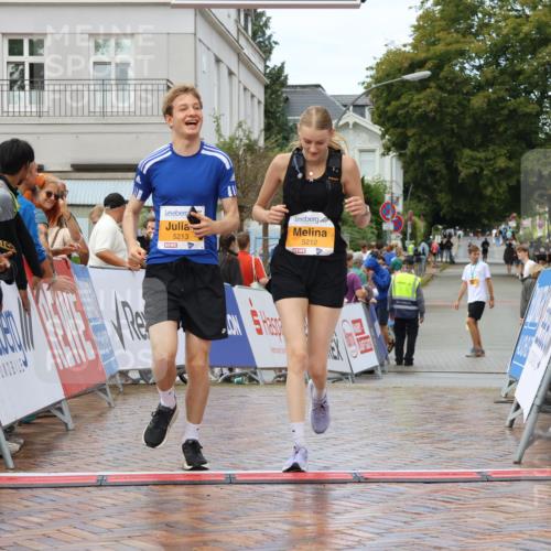 31.08.2025 - 21. Blankeneser Heldenlauf Strokosch-Dieckow http://msf.ph/oto/8702855 31.08.2025 13:17:10 Ziel 5213, 5212 meine-sportfotos.de