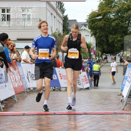 31.08.2025 - 21. Blankeneser Heldenlauf Strokosch-Dieckow http://msf.ph/oto/8702856 31.08.2025 13:17:09 Ziel 5213, 5212 meine-sportfotos.de