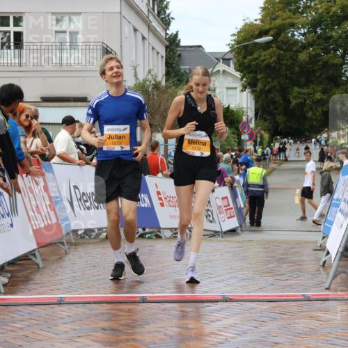 31.08.2025 - 21. Blankeneser Heldenlauf Strokosch-Dieckow http://msf.ph/oto/8702860 31.08.2025 13:17:09 Ziel 5213, 5212 meine-sportfotos.de