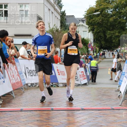 31.08.2025 - 21. Blankeneser Heldenlauf Strokosch-Dieckow http://msf.ph/oto/8702861 31.08.2025 13:17:09 Ziel 5213, 5212 meine-sportfotos.de