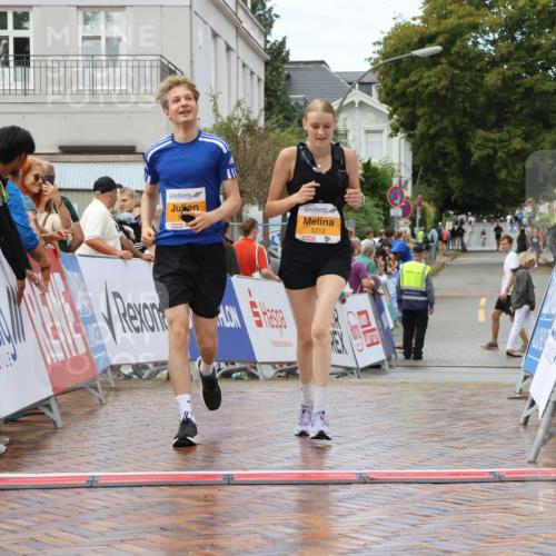 31.08.2025 - 21. Blankeneser Heldenlauf Strokosch-Dieckow http://msf.ph/oto/8702862 31.08.2025 13:17:09 Ziel 5213, 5212 meine-sportfotos.de
