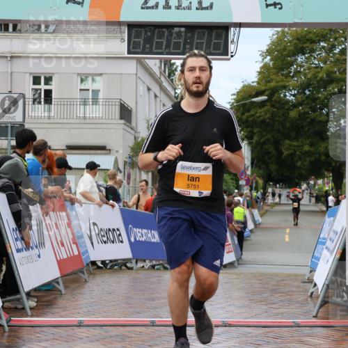 31.08.2025 - 21. Blankeneser Heldenlauf Strokosch-Dieckow http://msf.ph/oto/8702904 31.08.2025 13:16:20 Ziel 5751, 5021 meine-sportfotos.de