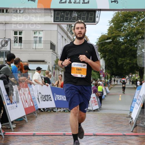 31.08.2025 - 21. Blankeneser Heldenlauf Strokosch-Dieckow http://msf.ph/oto/8702905 31.08.2025 13:16:20 Ziel 5751, 5021 meine-sportfotos.de