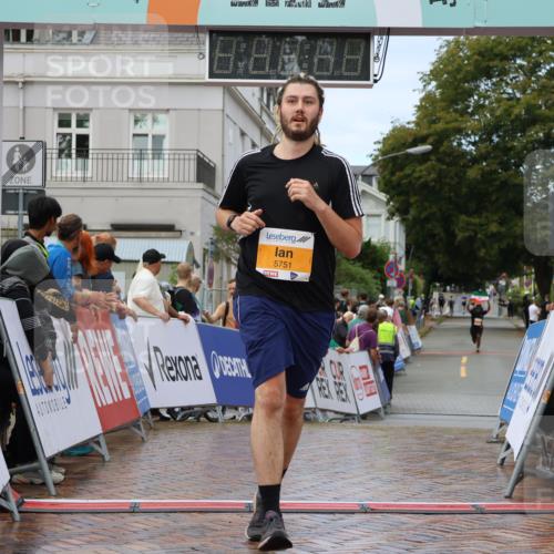 31.08.2025 - 21. Blankeneser Heldenlauf Strokosch-Dieckow http://msf.ph/oto/8702907 31.08.2025 13:16:19 Ziel 5751, 5021 meine-sportfotos.de