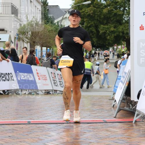 31.08.2025 - 21. Blankeneser Heldenlauf Strokosch-Dieckow http://msf.ph/oto/8702927 31.08.2025 13:16:16 Ziel 5751, 5021 meine-sportfotos.de