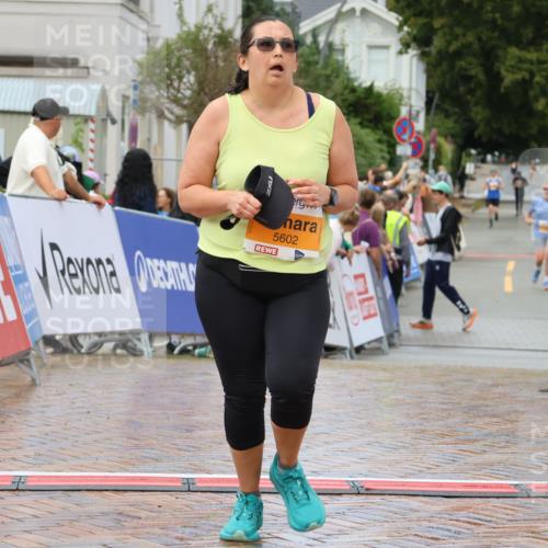 31.08.2025 - 21. Blankeneser Heldenlauf Strokosch-Dieckow http://msf.ph/oto/8702977 31.08.2025 13:15:17 Ziel 5602, 5711 meine-sportfotos.de