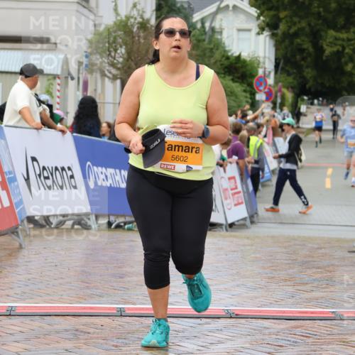 31.08.2025 - 21. Blankeneser Heldenlauf Strokosch-Dieckow http://msf.ph/oto/8702978 31.08.2025 13:15:17 Ziel 5602, 5711 meine-sportfotos.de