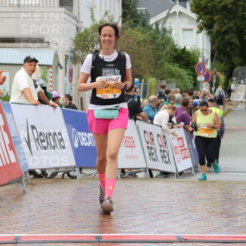 31.08.2025 - 21. Blankeneser Heldenlauf Strokosch-Dieckow http://msf.ph/oto/8703002 31.08.2025 13:15:11 Ziel 5711 meine-sportfotos.de