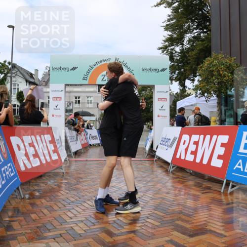 31.08.2025 - 21. Blankeneser Heldenlauf Strokosch-Dieckow http://msf.ph/oto/8703048 31.08.2025 13:13:03 Ziel 5192, 5673, 5672, 5824, 5825 meine-sportfotos.de