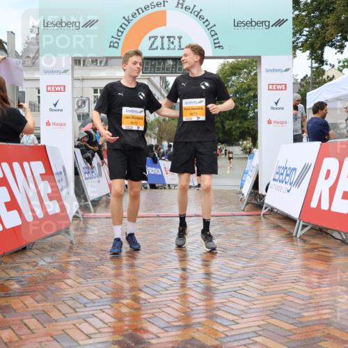 31.08.2025 - 21. Blankeneser Heldenlauf Strokosch-Dieckow http://msf.ph/oto/8703049 31.08.2025 13:13:01 Ziel 5192, 5673, 5672, 5824, 5825 meine-sportfotos.de