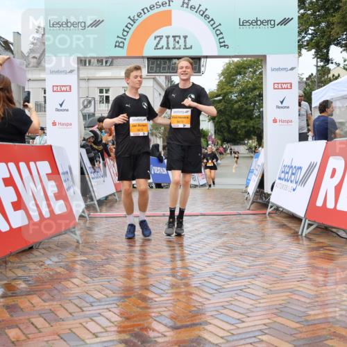 31.08.2025 - 21. Blankeneser Heldenlauf Strokosch-Dieckow http://msf.ph/oto/8703056 31.08.2025 13:13:01 Ziel 5192, 5673, 5672, 5824, 5825 meine-sportfotos.de