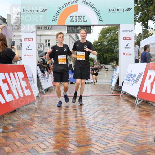 31.08.2025 - 21. Blankeneser Heldenlauf Strokosch-Dieckow http://msf.ph/oto/8703057 31.08.2025 13:13:01 Ziel 5192, 5673, 5672, 5824, 5825 meine-sportfotos.de