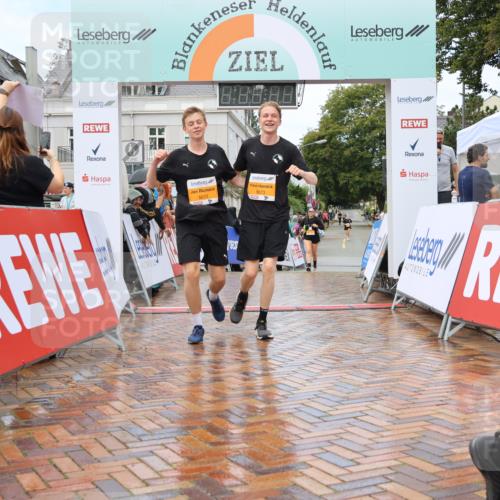 31.08.2025 - 21. Blankeneser Heldenlauf Strokosch-Dieckow http://msf.ph/oto/8703058 31.08.2025 13:13:01 Ziel 5192, 5673, 5672, 5824, 5825 meine-sportfotos.de