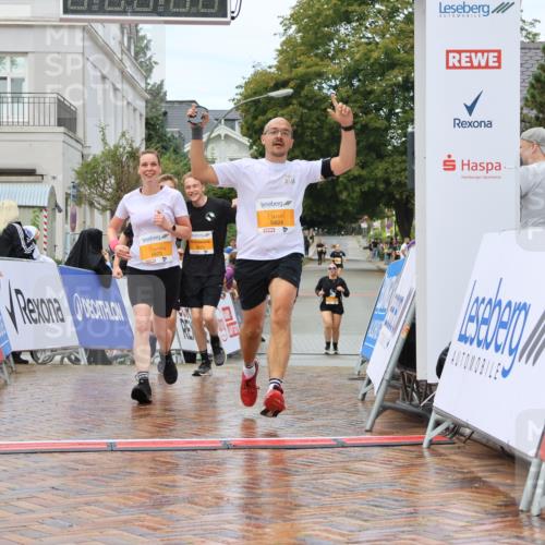 31.08.2025 - 21. Blankeneser Heldenlauf Strokosch-Dieckow http://msf.ph/oto/8703080 31.08.2025 13:12:57 Ziel 5673, 5672, 5824, 5825 meine-sportfotos.de