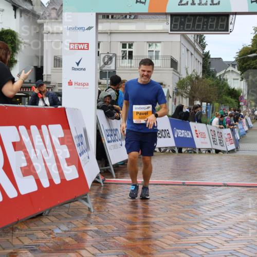31.08.2025 - 21. Blankeneser Heldenlauf Strokosch-Dieckow http://msf.ph/oto/8703084 31.08.2025 13:12:24 Ziel 5223, 5221 meine-sportfotos.de