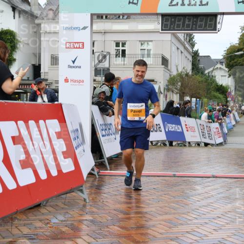 31.08.2025 - 21. Blankeneser Heldenlauf Strokosch-Dieckow http://msf.ph/oto/8703085 31.08.2025 13:12:24 Ziel 5223, 5221 meine-sportfotos.de