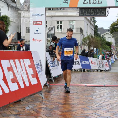 31.08.2025 - 21. Blankeneser Heldenlauf Strokosch-Dieckow http://msf.ph/oto/8703087 31.08.2025 13:12:24 Ziel 5223, 5221 meine-sportfotos.de