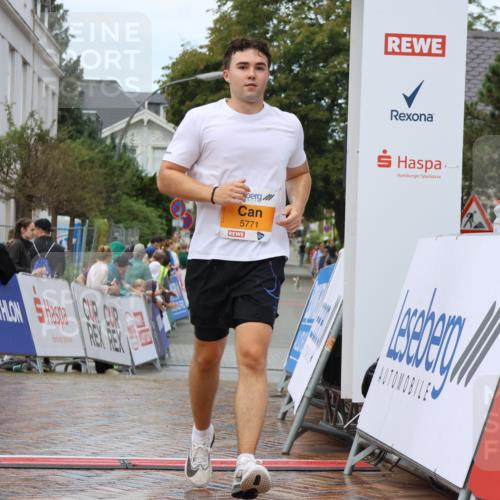 31.08.2025 - 21. Blankeneser Heldenlauf Strokosch-Dieckow http://msf.ph/oto/8703110 31.08.2025 13:11:58 Ziel 5516, 5771 meine-sportfotos.de