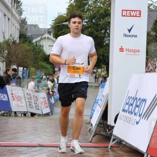 31.08.2025 - 21. Blankeneser Heldenlauf Strokosch-Dieckow http://msf.ph/oto/8703111 31.08.2025 13:11:58 Ziel 5516, 5771 meine-sportfotos.de