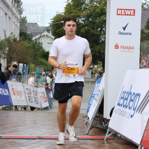 31.08.2025 - 21. Blankeneser Heldenlauf Strokosch-Dieckow http://msf.ph/oto/8703112 31.08.2025 13:11:58 Ziel 5516, 5771 meine-sportfotos.de
