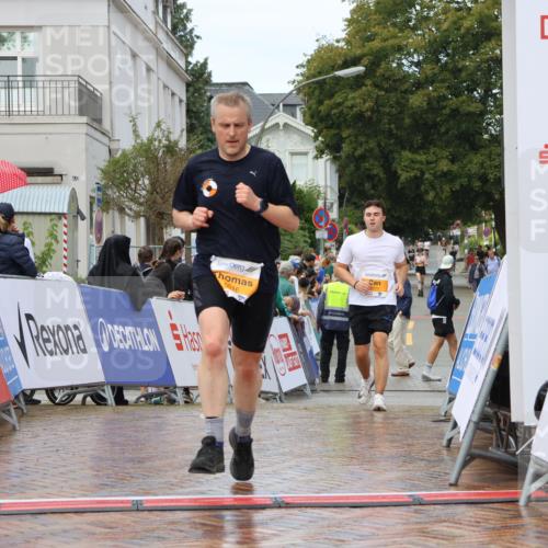 31.08.2025 - 21. Blankeneser Heldenlauf Strokosch-Dieckow http://msf.ph/oto/8703127 31.08.2025 13:11:54 Ziel 5516, 5771 meine-sportfotos.de